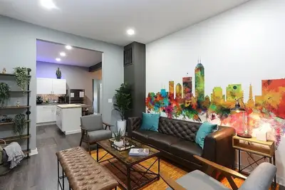 Image de Themed Home | Walk to Downtown | Arcade | Fire Pit