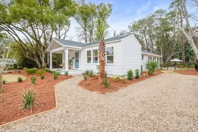 Image de Luxury Island Home with Pool, Yard, and Plenty of Room to Play