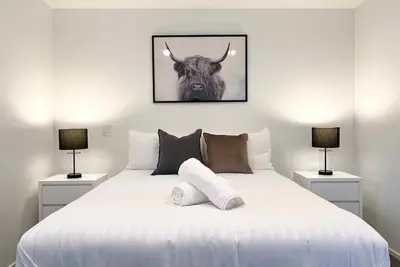 Image de Stylish one bedroom entire apartment Speedy WiFi