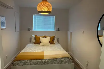 Image de Bright, serene 1 bedroom suite in Colwood