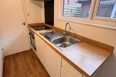 Image de Cosy & Modern Self Contained Apartment. Central and no cleaning fee!