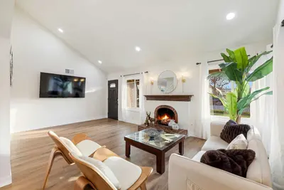 Image de @ Marbella Lane- Cozy 4br Oasis Near Nature Trails