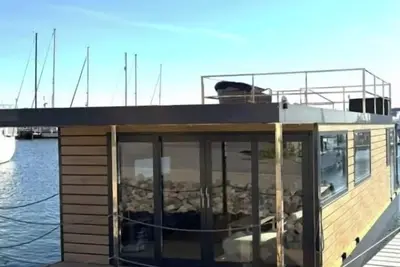 Image de Baltic Loft Houseboat – An Exclusive Living Experience Right on the Baltic Sea on Fehmarn