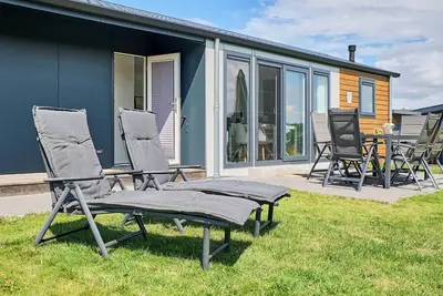 Image de Vacation home Haus am See with terrace and family-friendly facilities