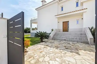 Image de Spacious 3 bed villa in beautiful Puerto Pollensa 1 min from the sea