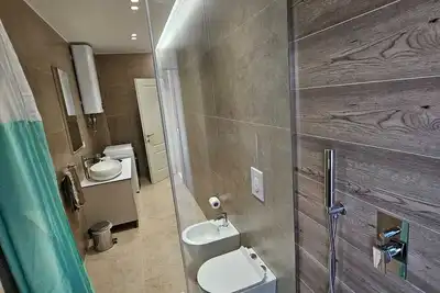 Image de Apartamente komode me qira ditore të pajisura me gjithçka që ju nevojitet