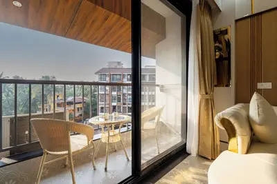 Image de 2 mins to Candolim Beach! Modern 1bhk w/ Pool & Balcony