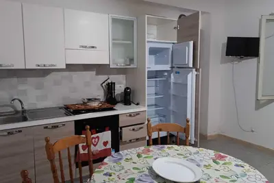 Image de The house is located 100m from the sea complete with WiFi Tv and air conditioning