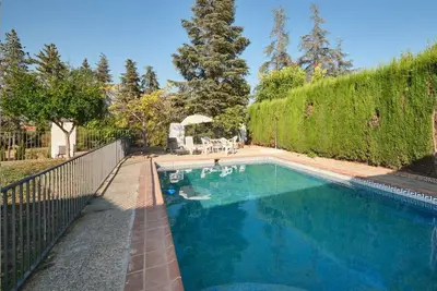 Image de Maison de Vacances 'El Rincón De Los Pinos' avec Vue sur la Montagne, Wi-Fi et Climatisation