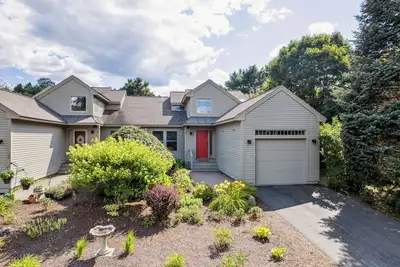 Image de 3-Bedroom Townhome Overlooking 12th Hole in Quechee, Vt Recently Renovated! !