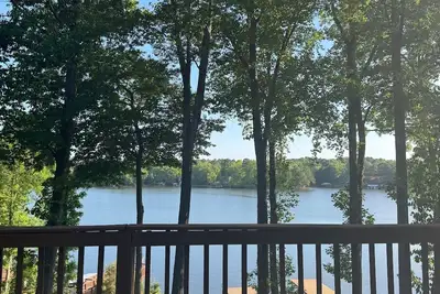 Image de A_Ward Winning Views\nFabulous 5-bedroom house on Lake Gaston - Great Creek