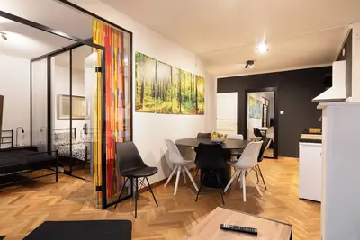 Image de Great location/transport/amenities. 1-8 people Free Continental Breakfast & Wifi