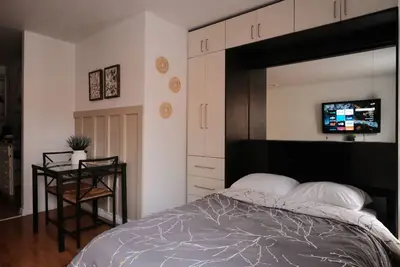 Image de Studio lumineux et pratique – Emplacement central à Ville-Marie