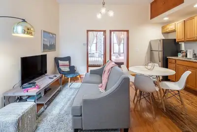 Image de Charming 2-bedroom apartment Near Center City.