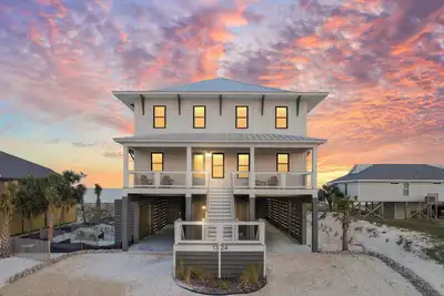 Image de Woah Nellie! New Gulf Front Home pool, hot tub and elevator on St. George Island
