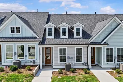 Image de Lure Me Inn-Lakefront Retreat + Boat Slip