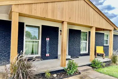 Image de Remodeled Benton home-sleeps 7/Coffee bar/Wi-Fi & Netflix/easy access to freeway