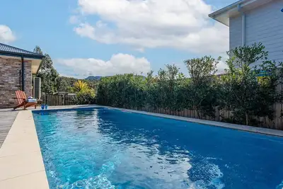 Image de Holiday Crescent – Spacious, stylish retreat with pool, perfect