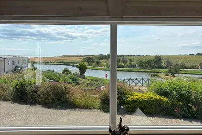 Image de Lovely caravan with full lake views and decking in Yorkshire, ref 71010q