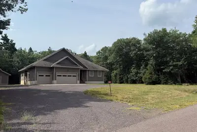 Image de Charming Home in Peaceful Eagle Harbor with Single Floor Living