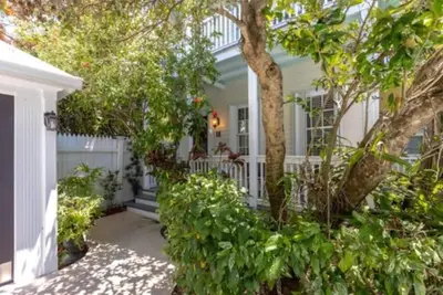 Image de Key To Paradise –Old Town charm, Gated Community, 1 block to Duval Street
