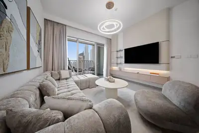 Image de Serene 2br w/ Burj View Dt Dubai
