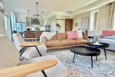 Image de Modern Mountain Retreat | Scenic Views & Comfort