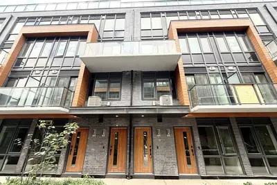 Image de 3-bedroom townhome in nice, quiet Toronto area, also with Ac, stairs and bike!