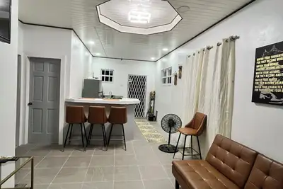 Image de Adorable 2-bedroom house with Ac in Great Diamond