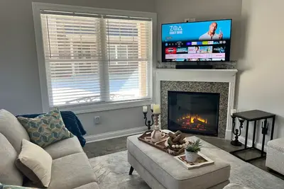 Image de Boutique New Construction With All the Conveniences You Would Expect