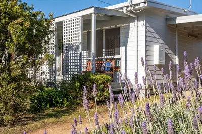 Image de Hilltop Cottage | Beachside Escape