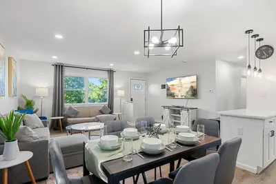 Image de Upscale | Old Town Views | 3bd Lux