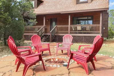 Image de Cozy Cabin Retreat - 3br-3ba + Firepit & Fireplace