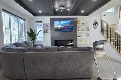 Image de Royal Palace-Luxurious Guest Lodge 5 Bedrooms 2 living rooms, 3. 5 bathrooms.