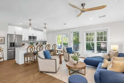 Image de Downtown St. Michaels | Porch + Pet-Friendly