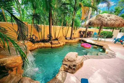 Image de Calico Ami – Steps to Sand, Family Paradise!