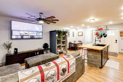 Image de Walk to Dtwn: Dog-Friendly Retreat in Fairbanks!