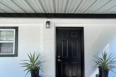 Image de 2 Bdrm 2 Ba Gem, Where Comfort Meets Convenience Sports, Fun, Eats & Campus Life