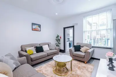 Image de 5 br house sleeps 12 near Leeds City Centre with free parking