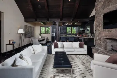 Image de Lodge Life Redefined: Luxury Home w/ Trails, Lake, Pools, Spa & Vip Perks