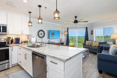 Image de Saltair Loft Ocean Pointe 2 Br 2 Ba 1411