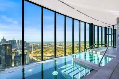 Image de Sky High Luxury - Melbourne Square 57th Floor Apt!
