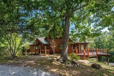 Image de Smoky Hideaway-Pigeon Forge Cabin-Cedar Falls Resort-Pool Table-Private hot tub