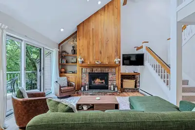 Image de 2 Living Areas, Ping Pong, Sauna - Deere Run #10c