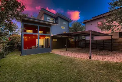 Image de East Austin Modern | Rooftop Deck | Walk to Bars