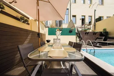 Image de private pool, sleeps 10, central