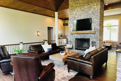 Image de Luxury 6 Bed/6Bath in Big Creek, Guest House, Private Dock, Golf Cart, Sleeps 22