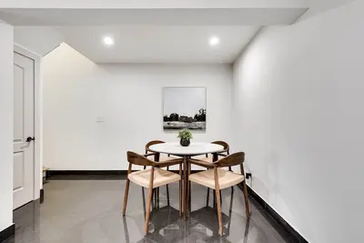 Image de The Artisan: A Modern Mid-Century Chalet