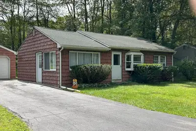 Image de Cozy Cedar Cottage in Pocono Summit! Kalihari, Camelback, Mt. Airy. Walk to lake