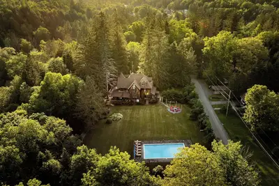 Image de 7-bedroom Mountain Mansion of Belleayre! + Pool, Sauna, Game Room, Ac and More